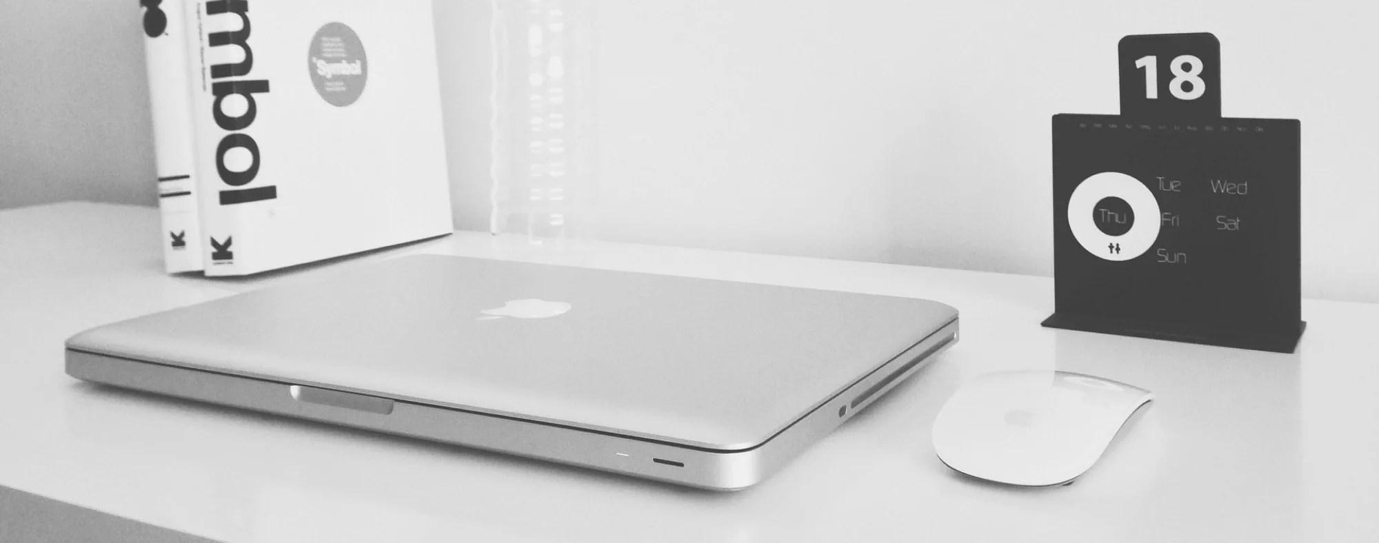 closed macbook laptop